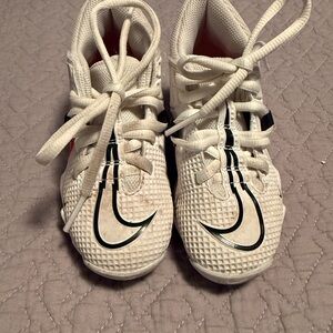 Nike Kids White baseball cleats